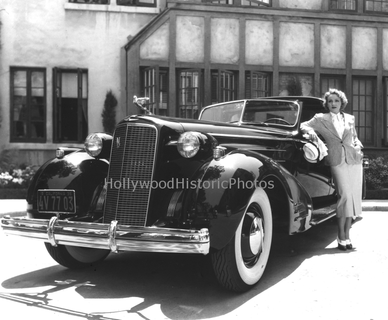 Marlene Dietrich 1934 With her Cadillac.jpg